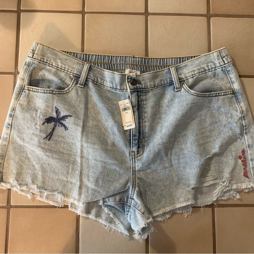 Aerie distressed and embroidered shorts sz 16